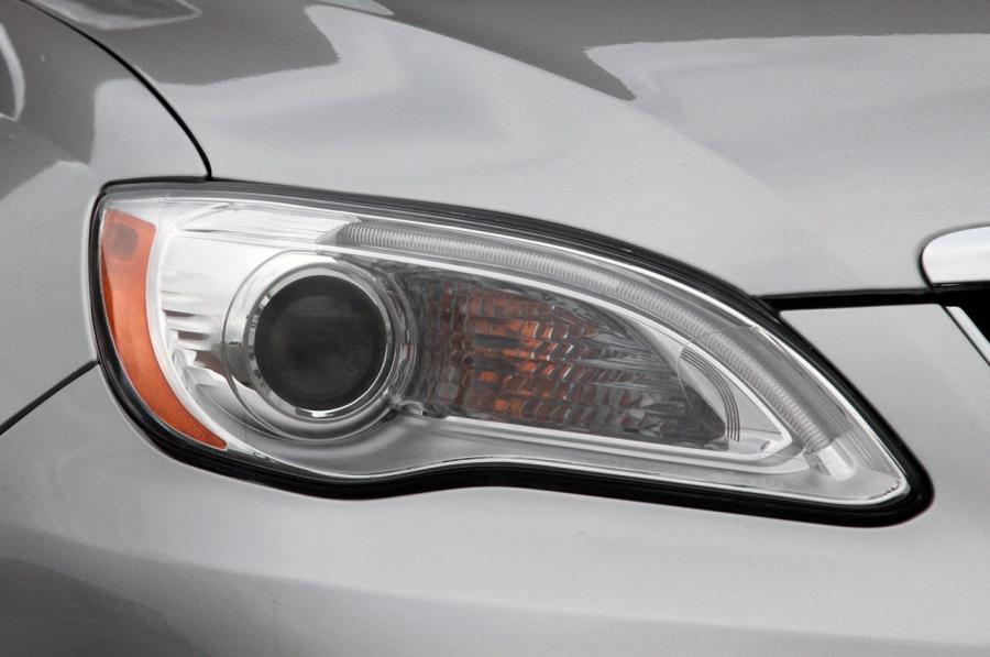  Chrysler 200 Convertible 2011 года  (фото 69 из 73)